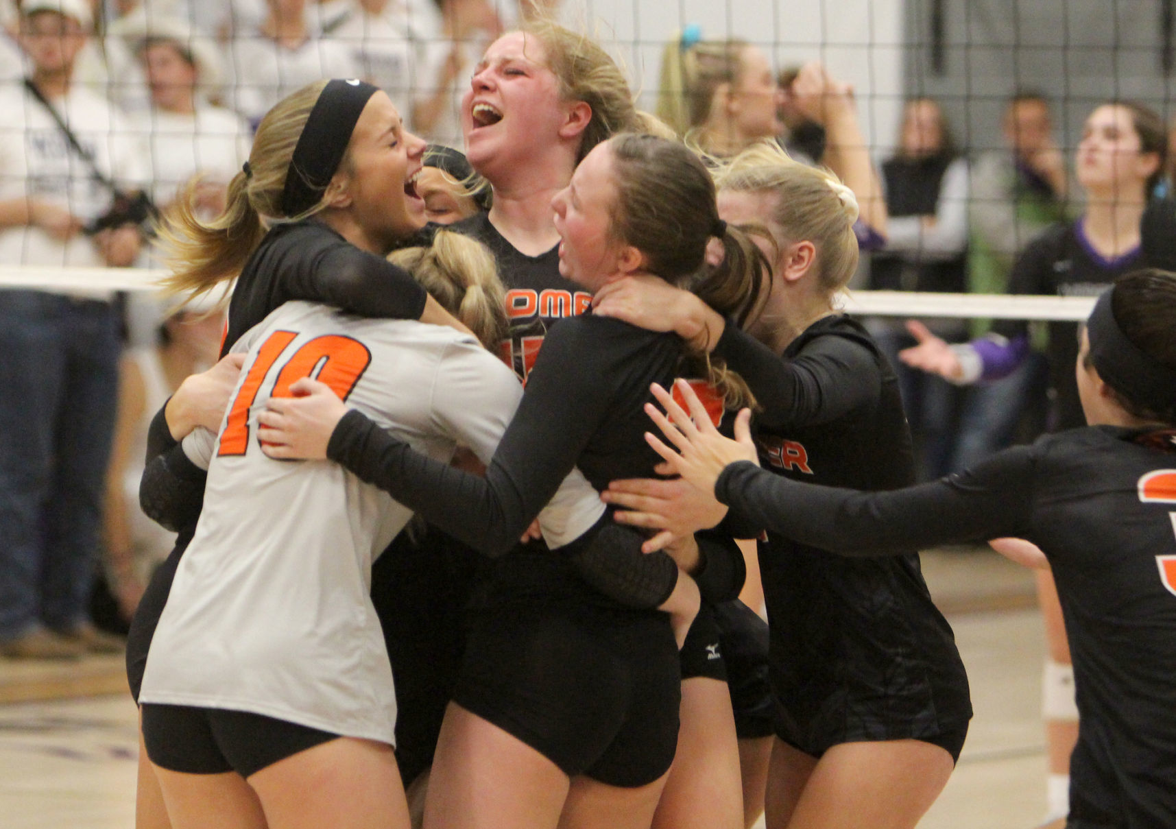 Blackhawks headed to state